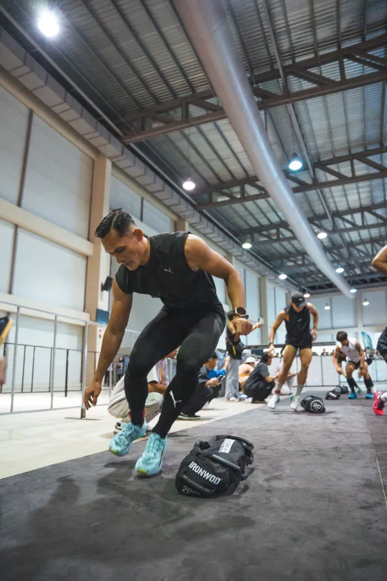 HUNTR athlete on the box stepover